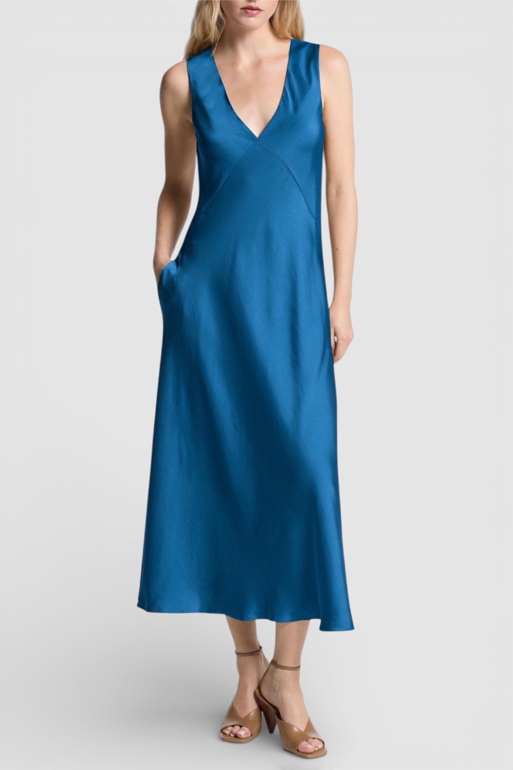 תמונת כל הלוק של שמלת מידי